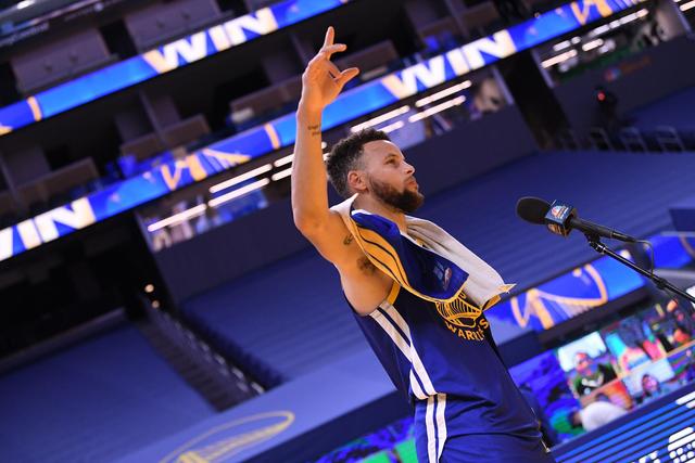 辽篮外援弗格当选FMVP 场均26分5篮板3助攻